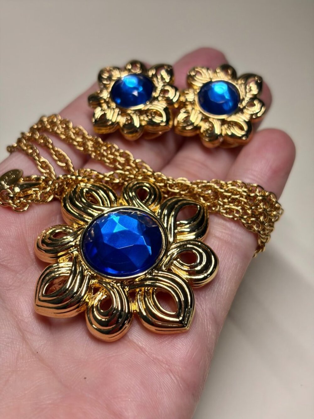 Vintage KJL Kenneth Jay Lane Blue Cabochon Necklace Clip Earrings Set Signed - Picture 14 of 15